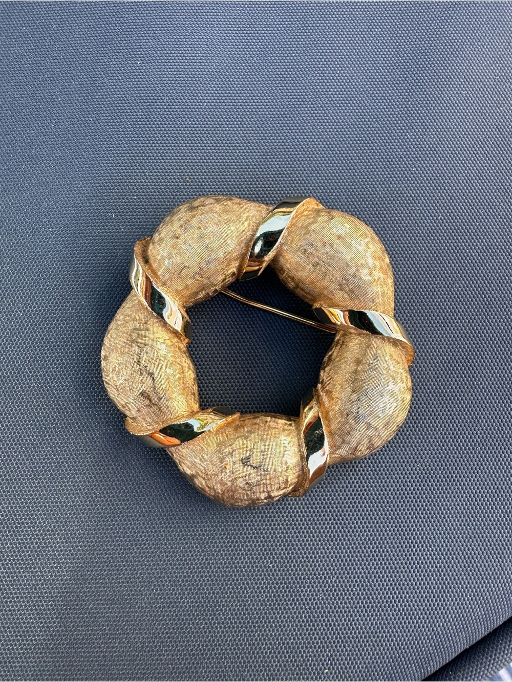 Vintage Silver Gold Tone Textured Wreath Circle Brooch Pin